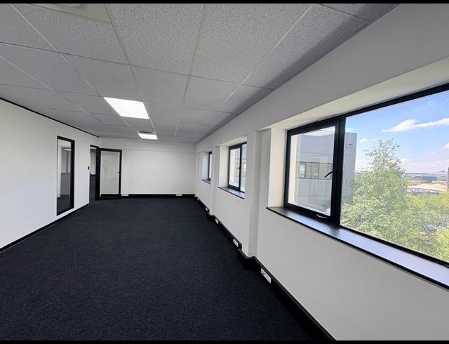 738M² OFFICE TO LET IN MIDRIDGE PARK